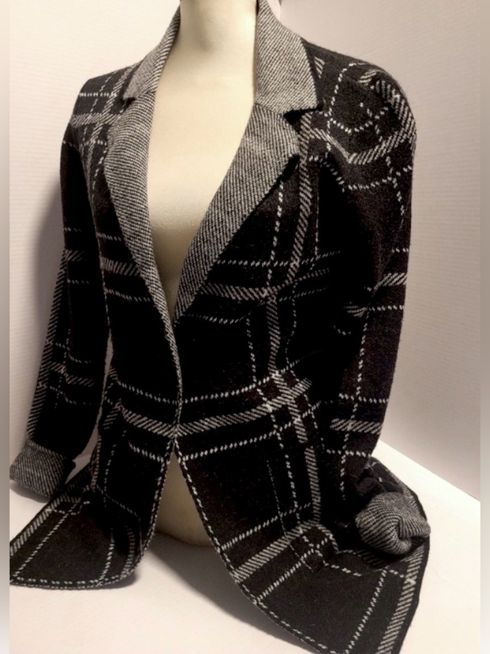 Suzy Shier Plaid Knit Cardigan Blazer Coatigan Black White Plaid Size Medium
